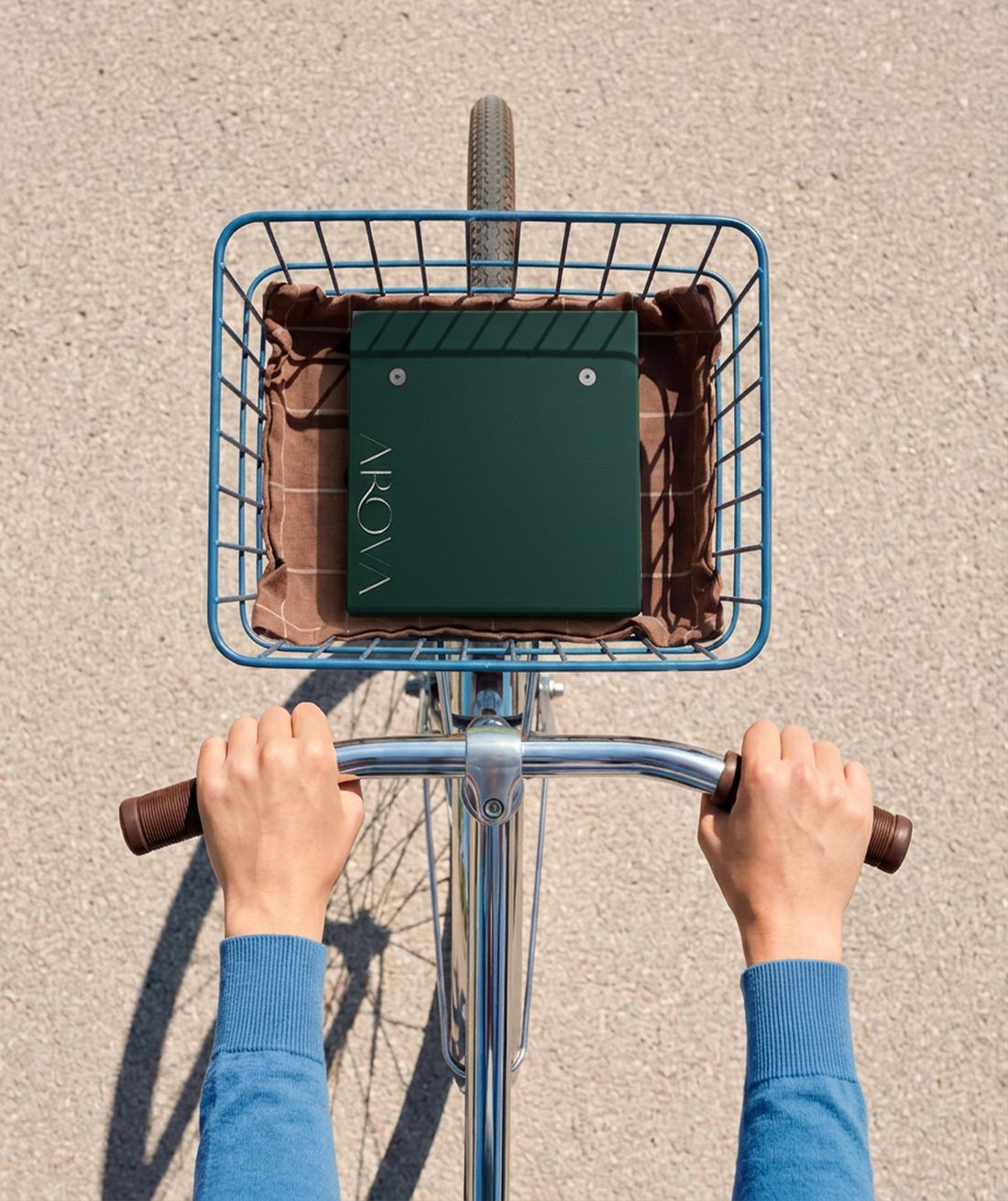 The folded AROVA mat riding in a bicycle basket