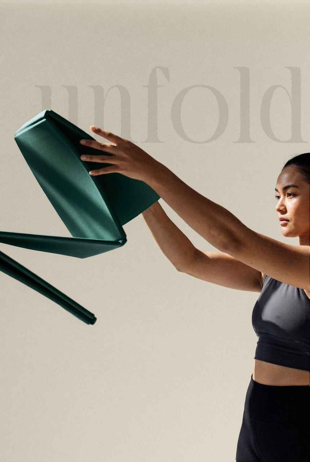 Unfold: a woman opening the AROVA mat panel by panel